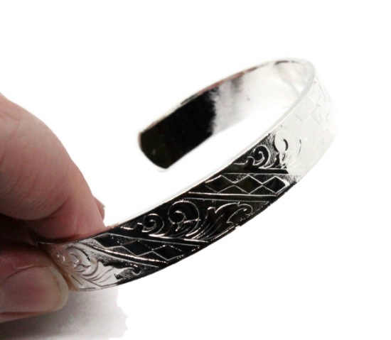 Picture of Silver Plated Cuff Bracelet - Flourish Diamond Suit