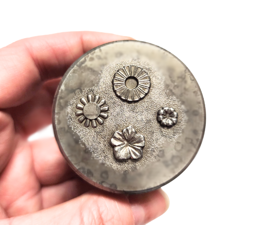 Picture of Impression Die 4 Flowers with a Hole in One