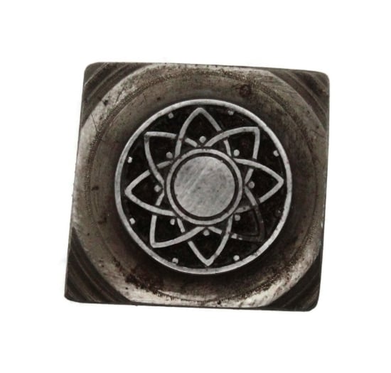 Picture of Impression Die Knotted Flower with Center