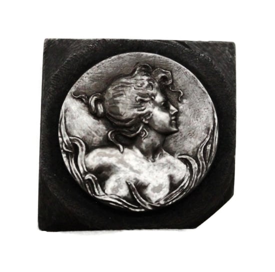 Picture of Impression Die Walking in the Grass Large Right-Facing