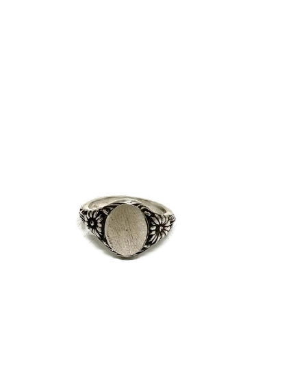 Picture of Sterling silver Larter & Sons floral signet ring size 6