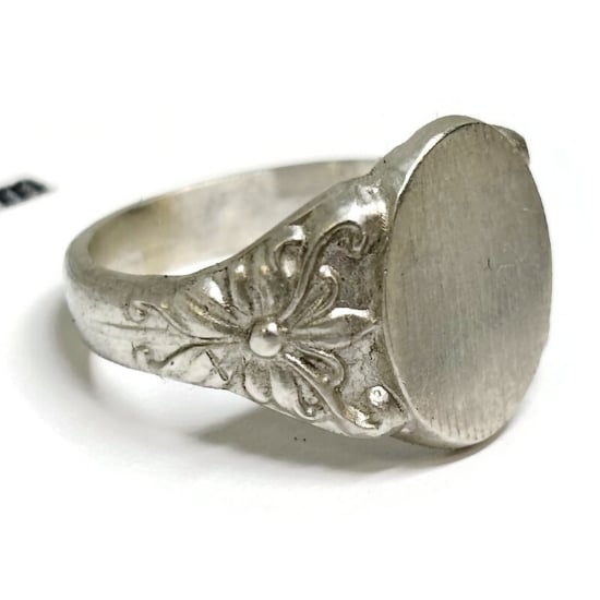 Picture of Sterling Silver Stamping Poinsettia Ring