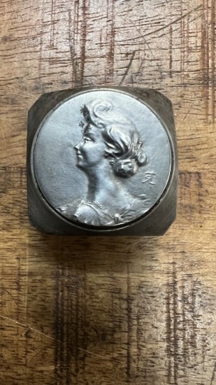 Picture of Impression Die Woman with Poufy Hair