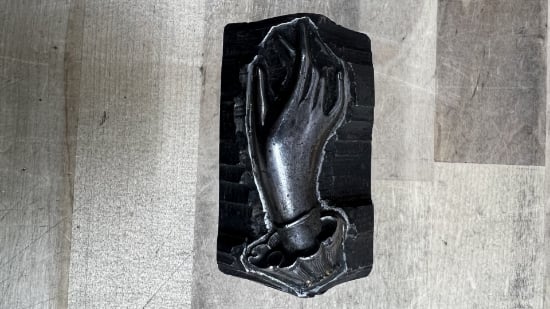 Picture of Women’s hand brooch die
