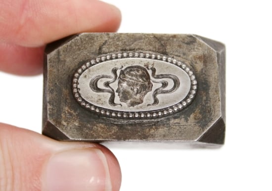 Picture of Impression Die Intaglio Ribbon Queen