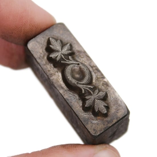 Picture of Impression Die Stippled Leaves Bail/Bezel