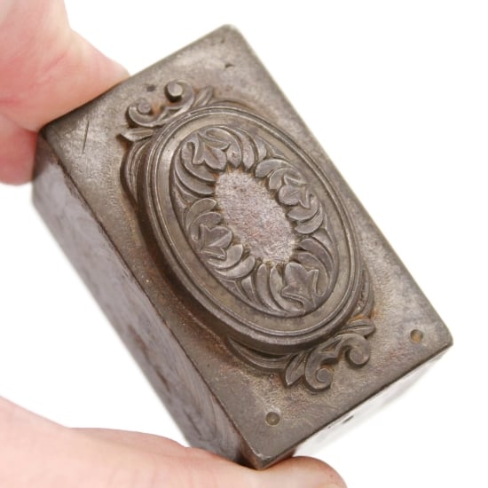 Picture of Impression Die Fleur Oval Locket