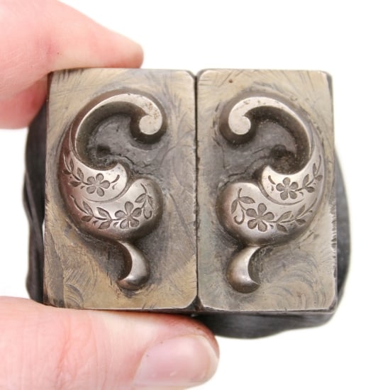 Picture of Impression Die Floral Engraved 1880s Bead/Pair