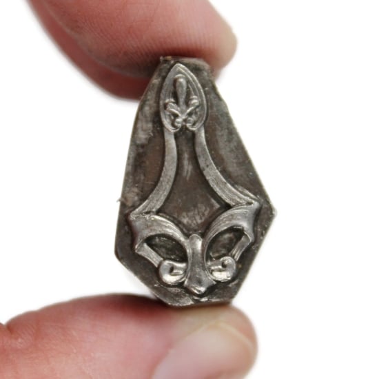 Picture of Impression Die Fleur Ribbon Earring