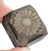 Picture of Impression Die Large Enamel Daisy