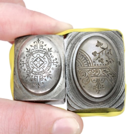 Picture of Impression Die Gothic Arrays Lockets Pair