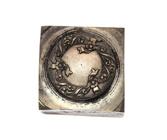 Picture of Impression Die Spring Ribbons Locket